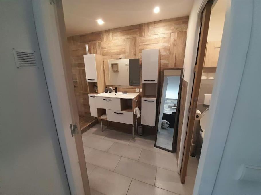 קארוס Appartement Spacieux &Tres Calme. Spacious & Very Quiet Apartment. מראה חיצוני תמונה
