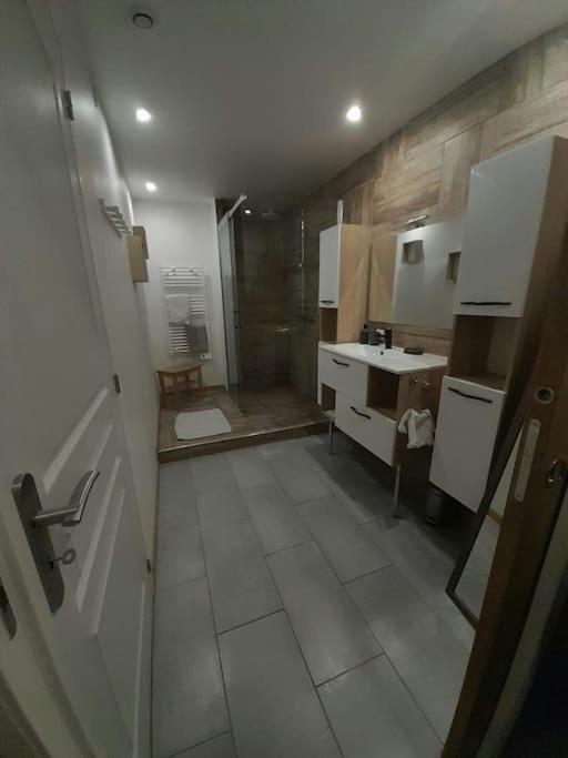 קארוס Appartement Spacieux &Tres Calme. Spacious & Very Quiet Apartment. מראה חיצוני תמונה