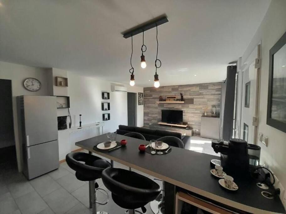 קארוס Appartement Spacieux &Tres Calme. Spacious & Very Quiet Apartment. מראה חיצוני תמונה