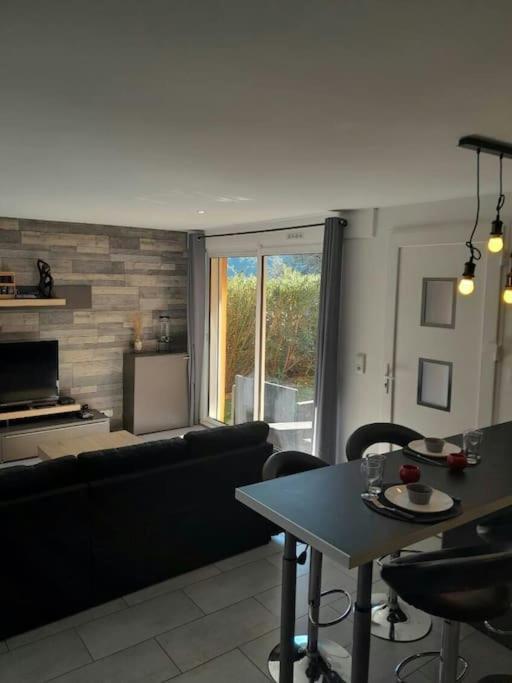 קארוס Appartement Spacieux &Tres Calme. Spacious & Very Quiet Apartment. מראה חיצוני תמונה